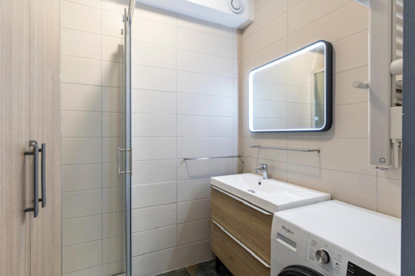 Front - Western Appartement *